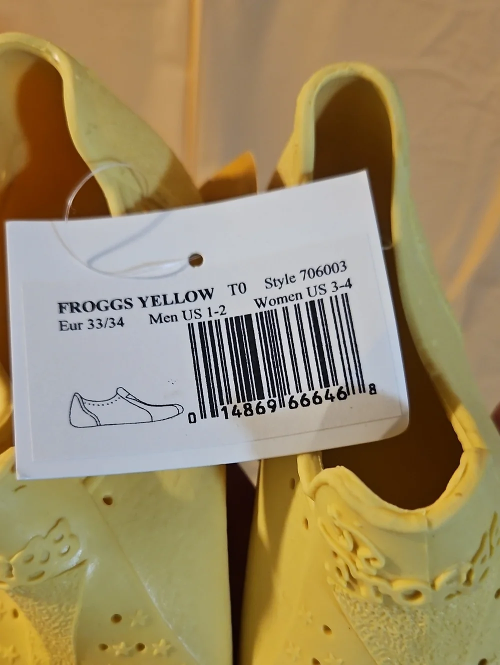 FROGGS WATER SHOES: YELLOW: NEW WITH TAGS: YOUTH 1-2